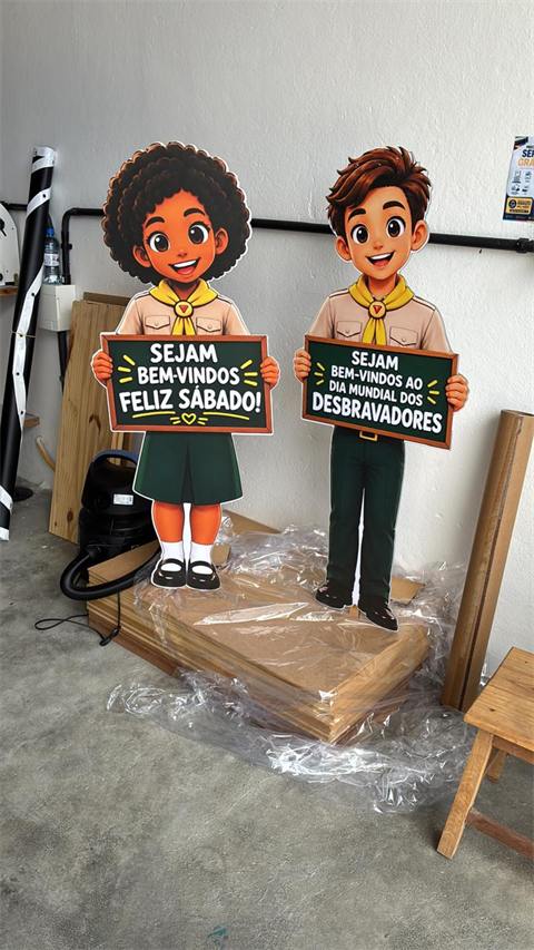 Personagens recortados em MDF (modelo com dados fictícios)